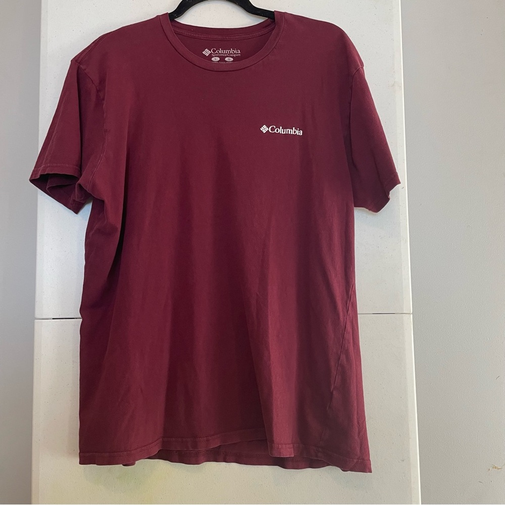 Columbia Large men’s tee shirt purple with a mountain background